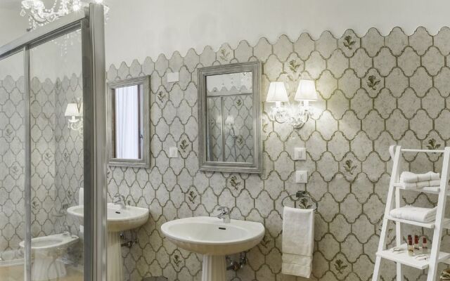 San Marco Luxury Canal View Apartments