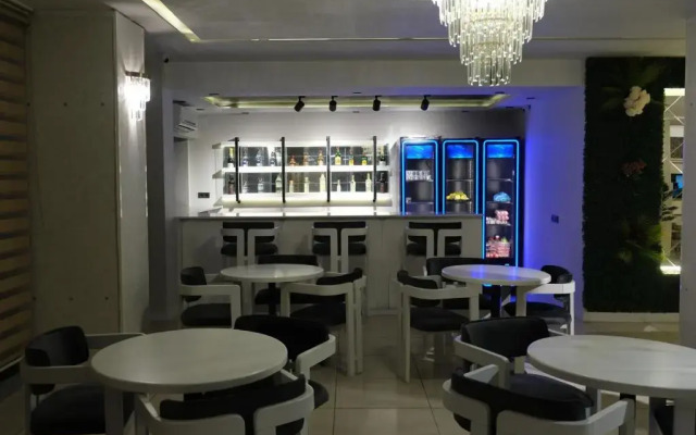 Grand Diamond Hotel