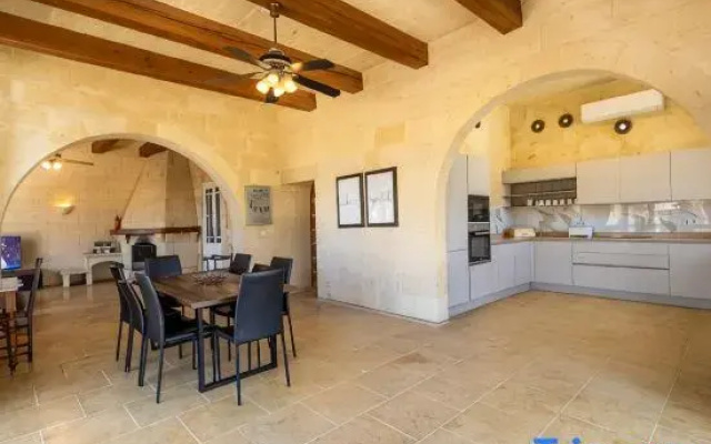 Villa Nirvana - 4 bedrooms (sleeps 8 + 2 kids) Qala village