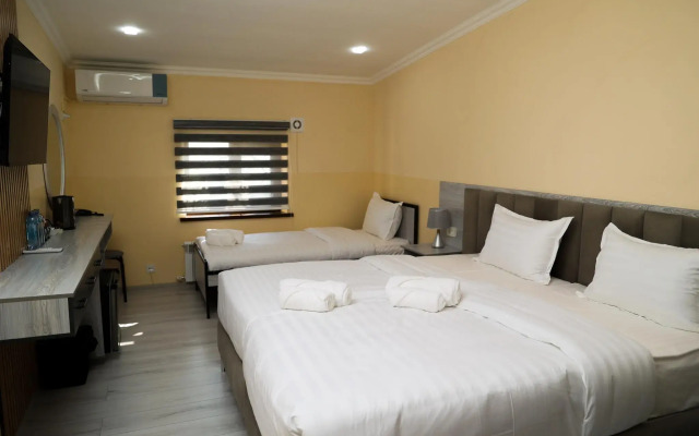 Gosty Hotel