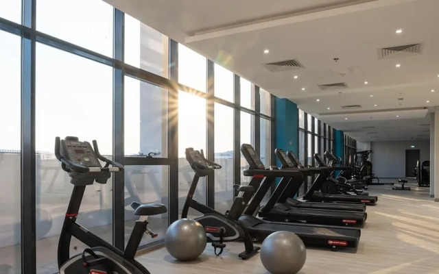 Large Balcony Studio 10mins From Dubai Mall