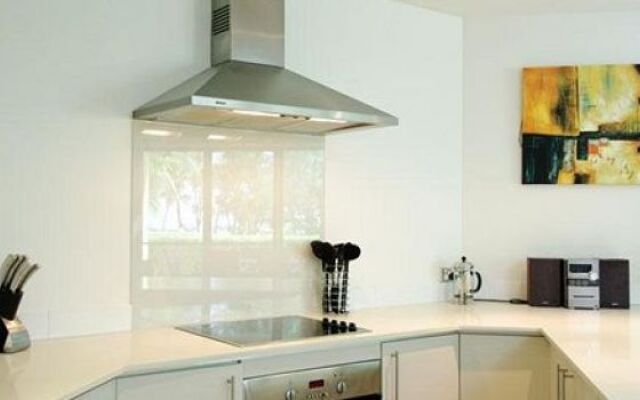 Cairns Beach Holiday Apartment