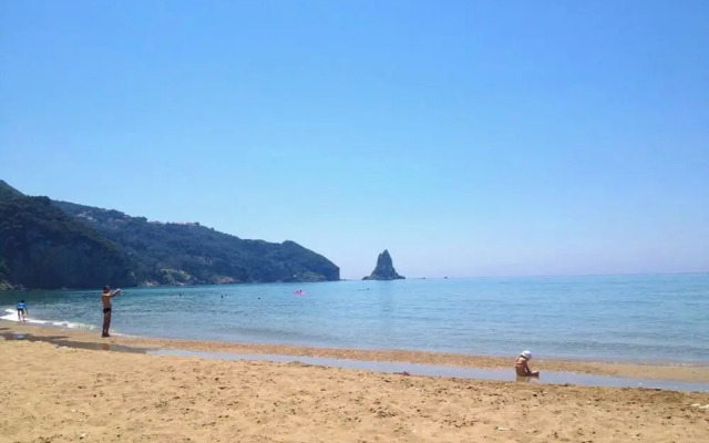 Apartments With Pool "maria" on Agios Gordios Beach