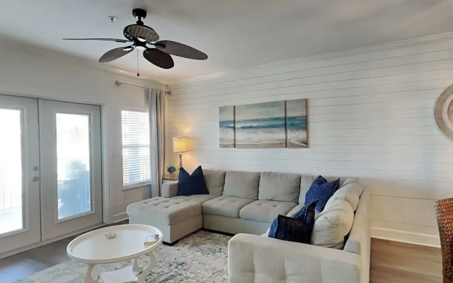 Pavilion Palms #103b