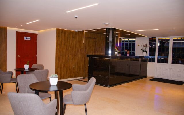 Hotel ByHours Las Americas