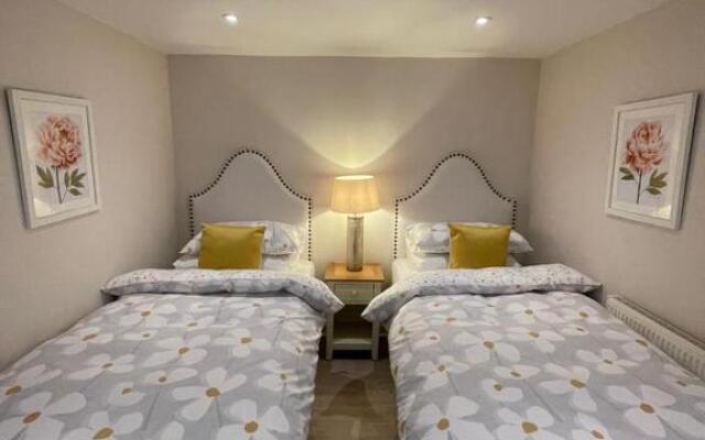 Dancy Mews Over 30's Only apartment