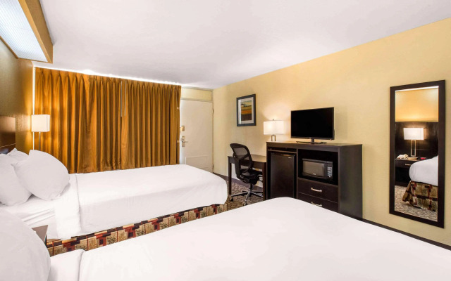 Ramada by Wyndham Santee I-95