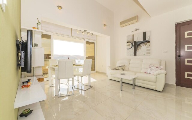 Beautiful Home in Miskovici With Wifi and 2 Bedrooms