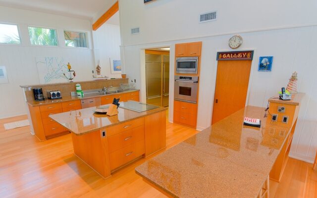 Hunters Point Apartment 6