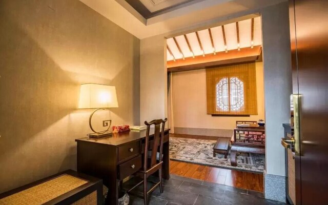 Graceland Garden Court Hotel