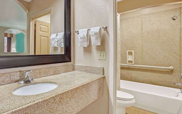 Super 8 by Wyndham Galveston