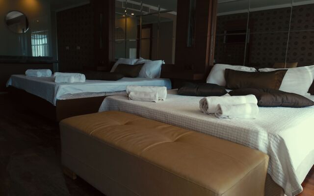 Roxx Suite Deluxe & Spa Hotel