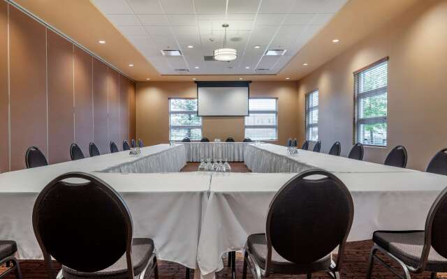 Best Western Plus Bathurst Hotel & Suites