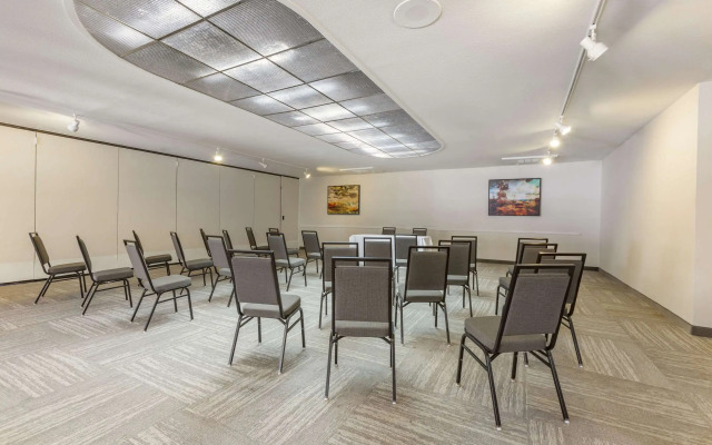 Windmill Suites Surprise - Phoenix, Ascend Hotel Collection
