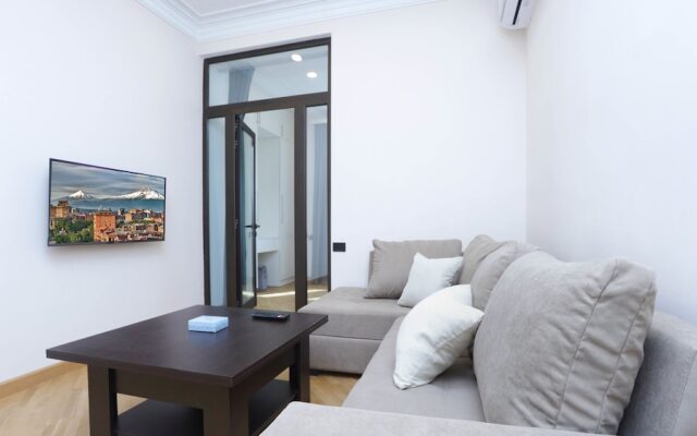 Stay Inn on Abovyan 36-4