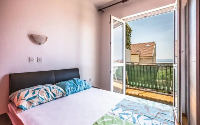 Comfortable 3 Bedroom Apartment in Makarska