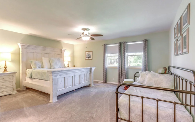 Dock, Hot Tub! Family-friendly Camdenton Haven