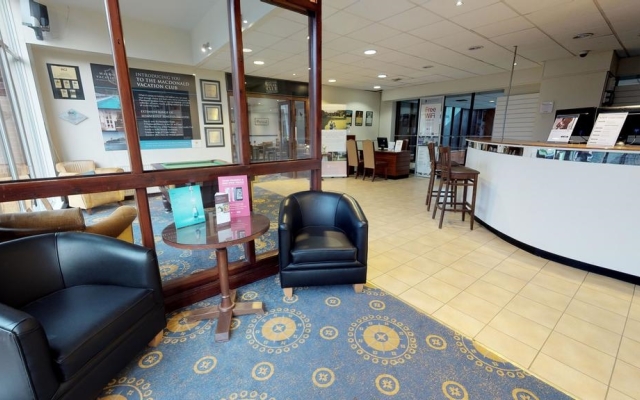 Macdonald Elmers Court Hotel