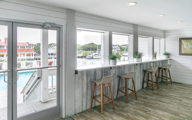 Shem Creek Inn
