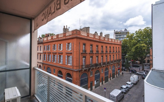 Ours Blanc - Place Victor Hugo