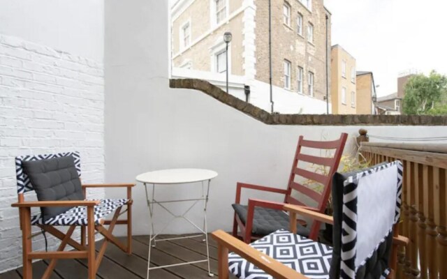 NEW Charming 1BD House With Patio in London
