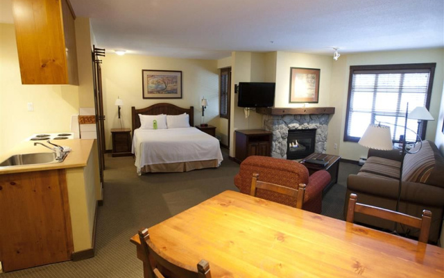 Blackcomb Springs Suites by CLIQUE