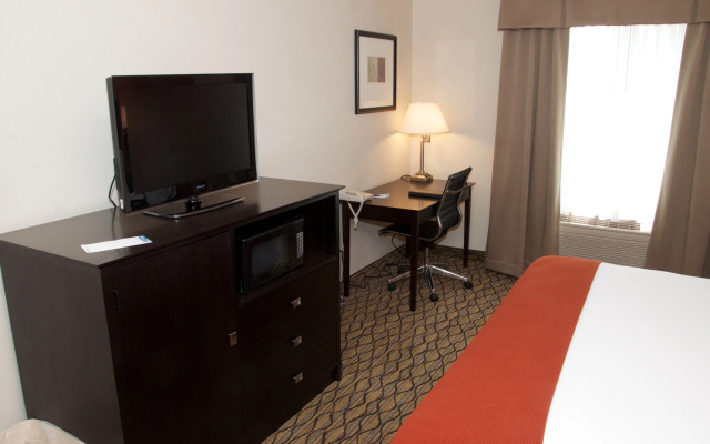 Holiday Inn Express Hotel & Suites Cadillac by IHG
