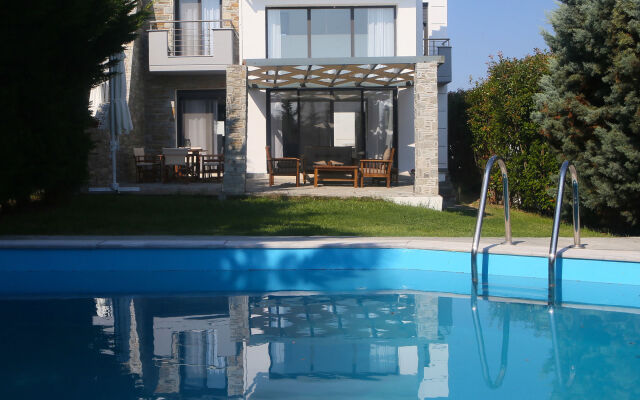 Sunny Sani Luxury Villas