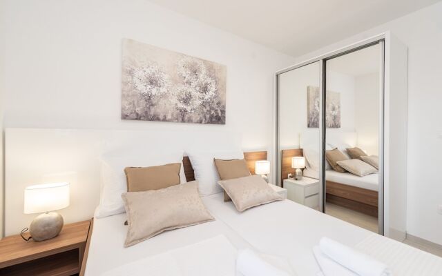 Apartments & Rooms Pool Villas Maris B