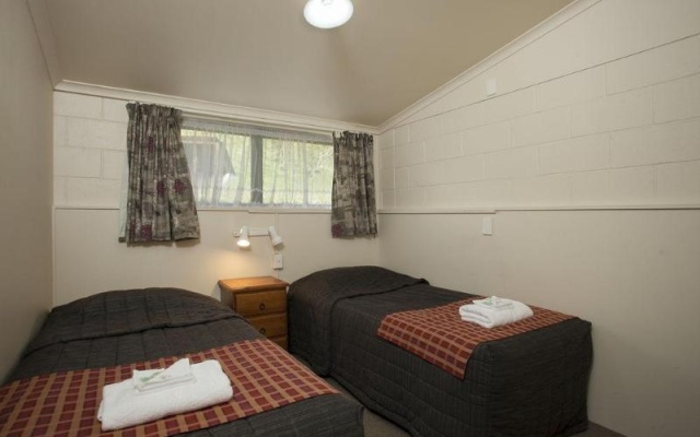 Opal Hot Springs And Holiday Park – Guest Rooms – Matamata