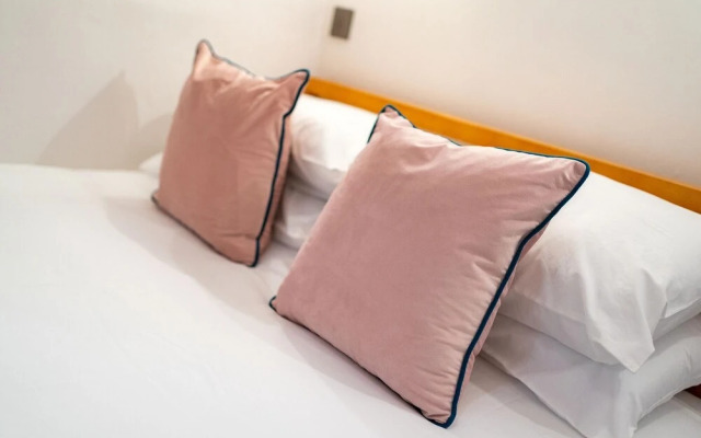 The Jam - Cunningly Good Cunningham Street Apartment