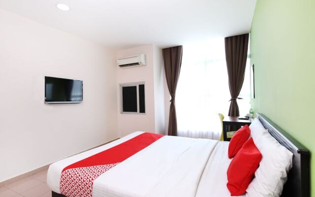 OYO 816 Hotel De Kiara