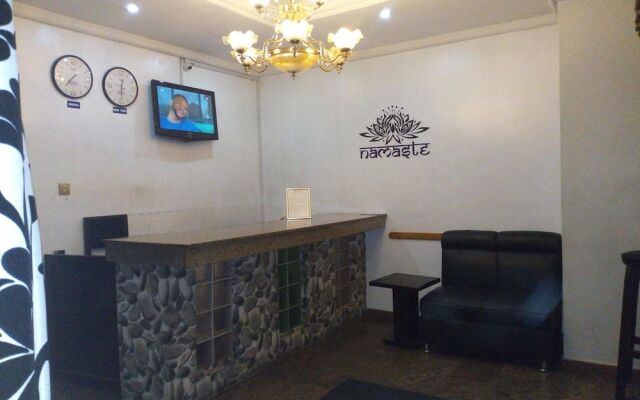 Roneks Royal Hotel & Suites
