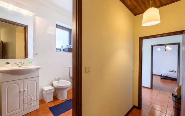 T4 House With Outdoor Pool and Wonderful Views