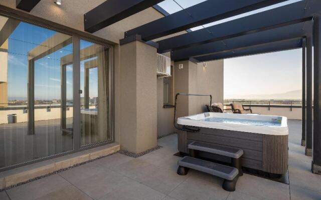 Kanopian Penthouse Hotel