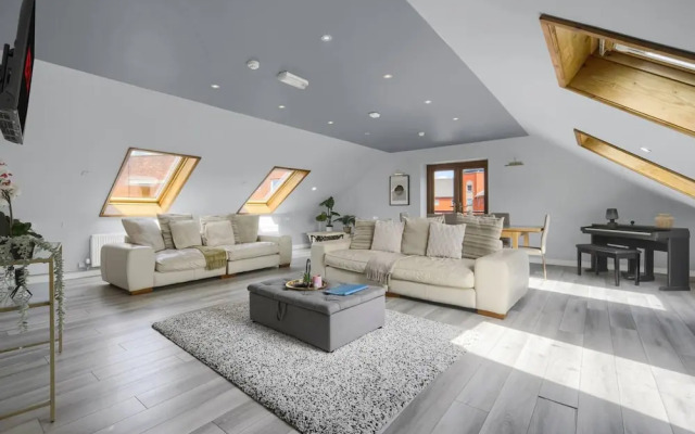 Luxury Penthouse Suite - Swansea Central - Beach