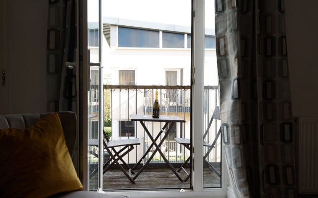 Karah Suites- Longhorn Avenue