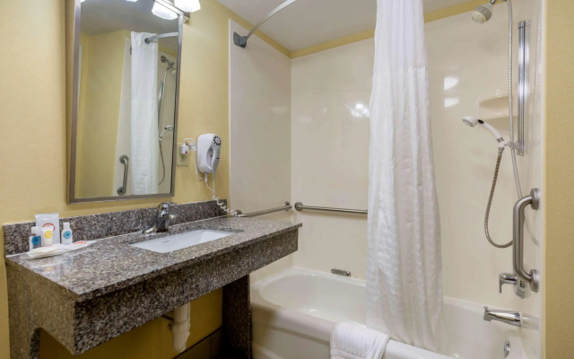 Comfort Inn & Suites Hillsville I-77