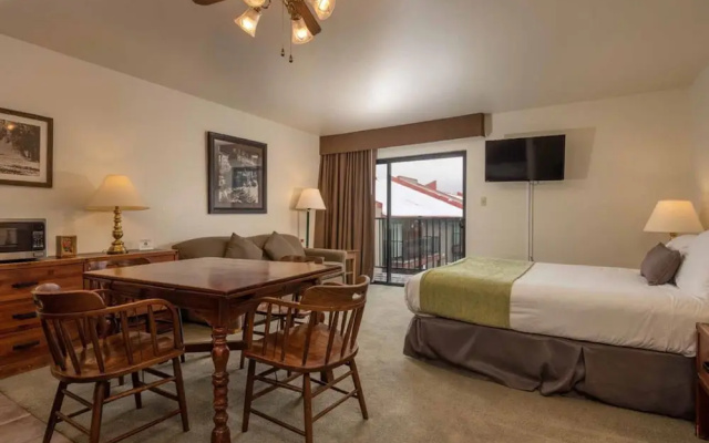 Donner Lake Village