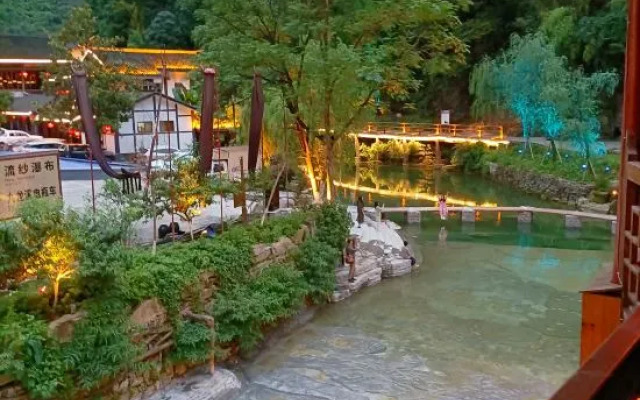 Jishou Fengyuqiao Inn