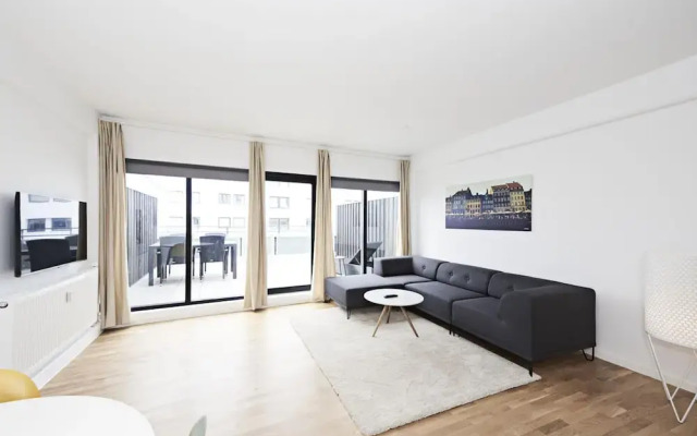 Cool 1-bed With Private Terrace