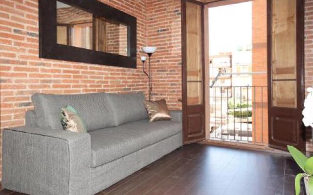 Bright apartment near Sagrada Familia