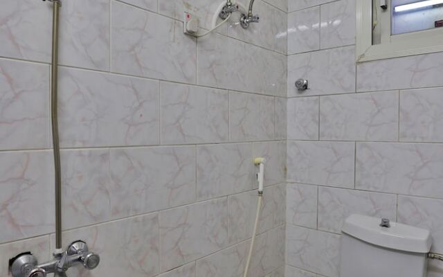 OYO 285 Masharef Furnished Units In