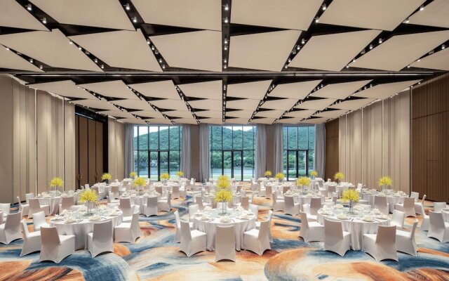 Hualuxe Sanya Yalong Bay Resort