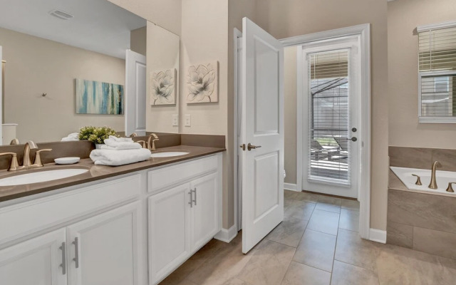 Narra Villa Story Lake