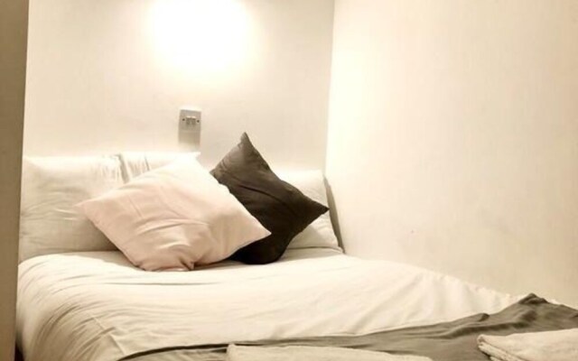 HFS Studio Next To Hydepark L17