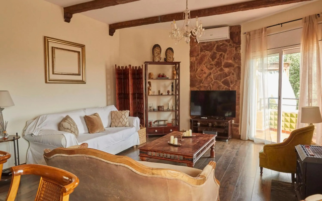 Amazing Vila close to Sitges, jacuzzi, swimming pool & exellent views