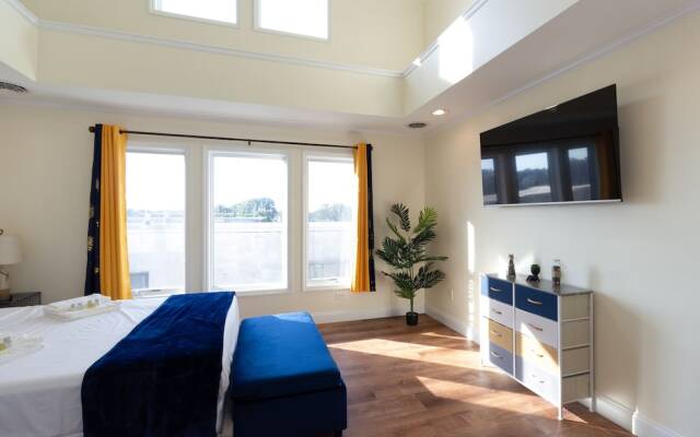 Yachtsman's Cove with 3-Levels