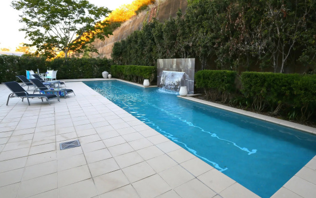 Springfield Lakes Boutique Hotel