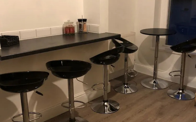 3-bed Apartment Roof Terrace Near Cardiff Centre
